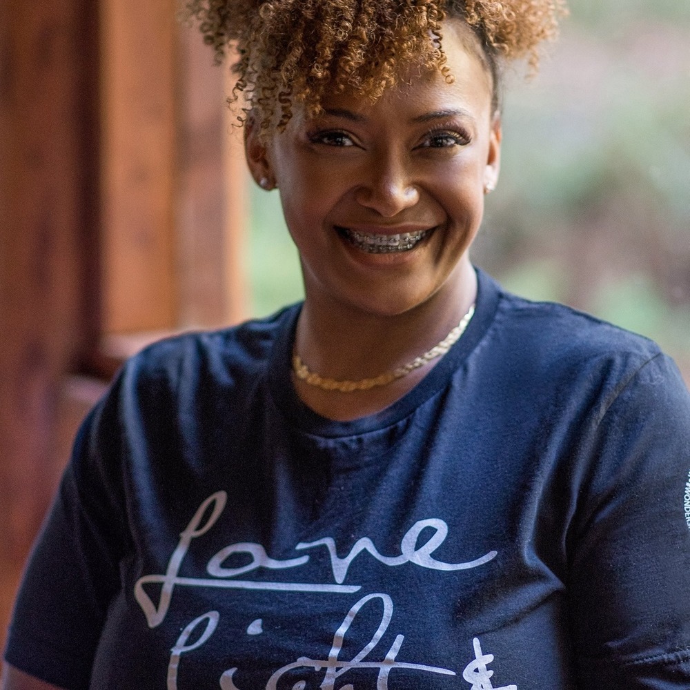 Meet your Posher, Devona